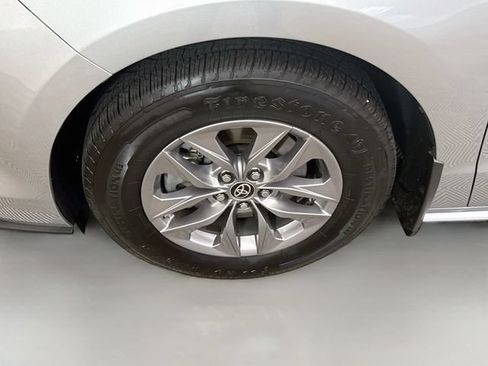 Used 2021 Toyota Sienna XLE w/ XLE Plus Package FWD image 33