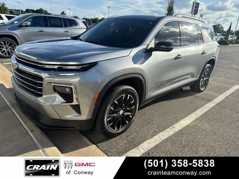 Used 2025 Chevrolet Traverse LT w/ Sun and Wheel Package FWD image 1