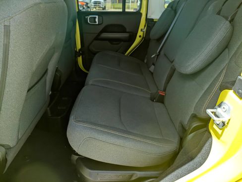 Used 2024 Jeep Wrangler Unlimited Sahara AWD/4WD image 14