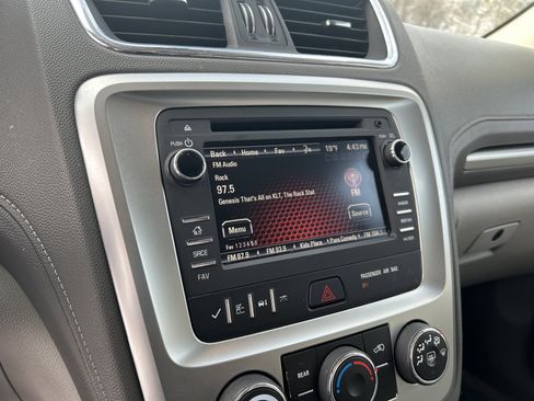 Used 2016 GMC Acadia SLE image 20