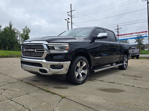 Used 2024 RAM 1500 Laramie AWD/4WD image 7