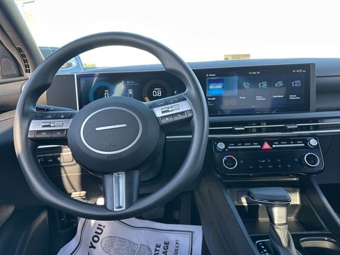 Used 2025 Hyundai Santa Cruz SEL image 8