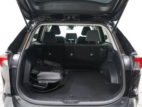 Used 2021 Toyota RAV4 XLE w/ Convenience Package AWD/4WD image 16