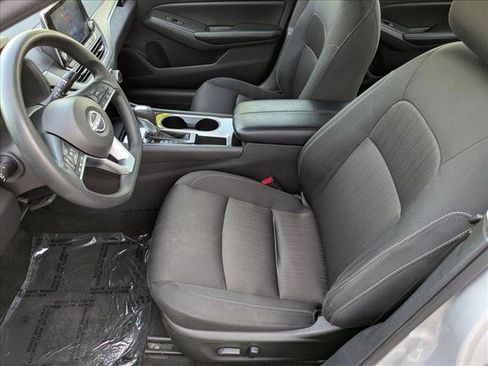 Used 2024 Nissan Altima 2.5 SV FWD image 15
