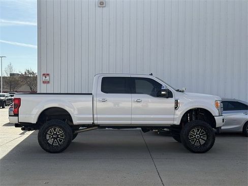 Used 2019 Ford F250 Platinum w/ Platinum Ultimate Package image 3