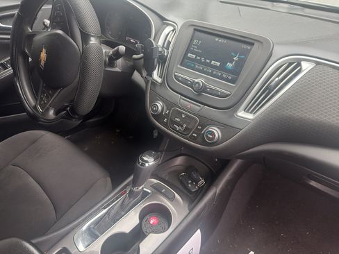 Used 2017 Chevrolet Malibu LS FWD image 18