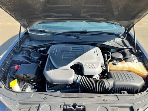 Used 2018 Chrysler 300 S AWD/4WD image 22
