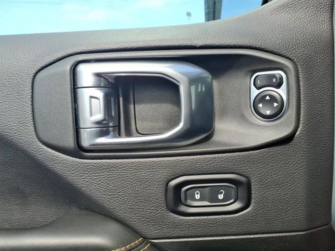 Used 2025 Jeep Wrangler Unlimited Sahara image 6