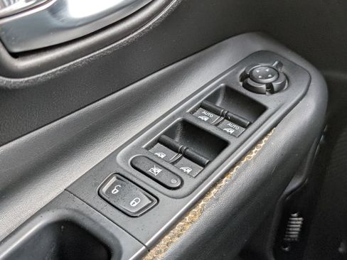 Used 2016 Jeep Renegade Latitude image 24