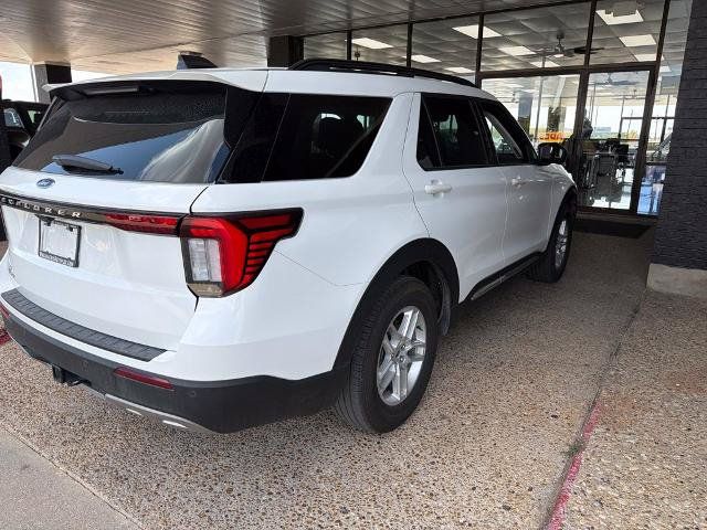 Certified 2025 Ford Explorer Active w/ Active Comfort Package RWD image 3