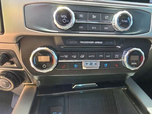 Used 2022 Ford F350 Platinum w/ FX4 Off-Road Package AWD/4WD image 29