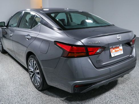 Used 2025 Nissan Altima 2.5 SV FWD image 9