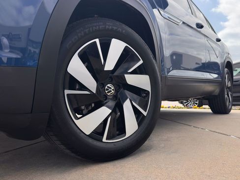 Used 2025 Volkswagen Atlas Cross Sport SE image 9