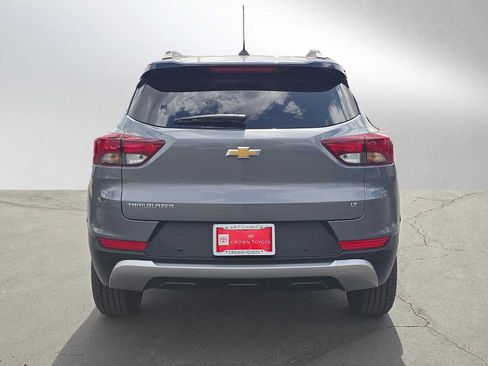 Used 2022 Chevrolet TrailBlazer LT w/ LPO, Blackout Package FWD image 4