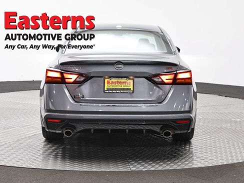Used 2023 Nissan Altima 2.5 SR FWD image 5
