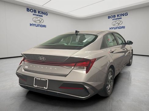 Certified 2024 Hyundai Elantra SEL FWD image 5