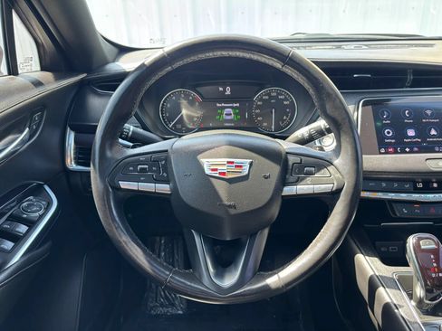 Used 2022 Cadillac XT4 Luxury w/ Cold Weather Package FWD image 23