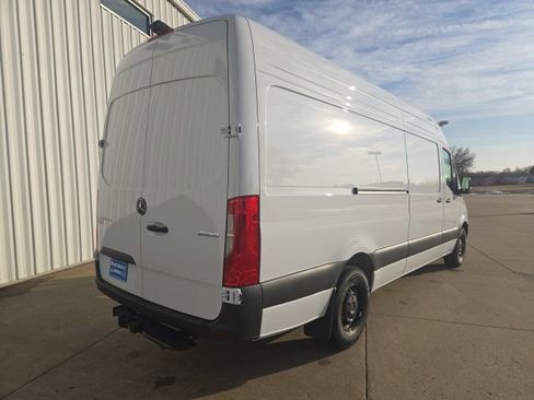 Used 2025 Mercedes-Benz Sprinter 2500 image 6