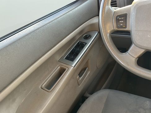 Used 2005 Jeep Grand Cherokee Laredo RWD image 20