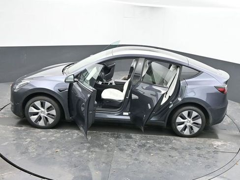 Used 2023 Tesla Model Y Long Range image 61