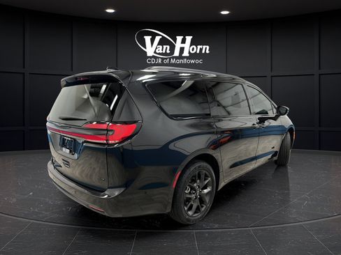 Used 2023 Chrysler Pacifica Touring-L w/ S Appearance Package AWD/4WD image 7