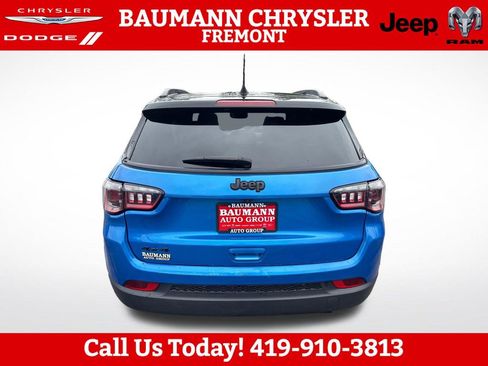 Used 2022 Jeep Compass Latitude w/ Sun and Sound Group AWD/4WD image 5