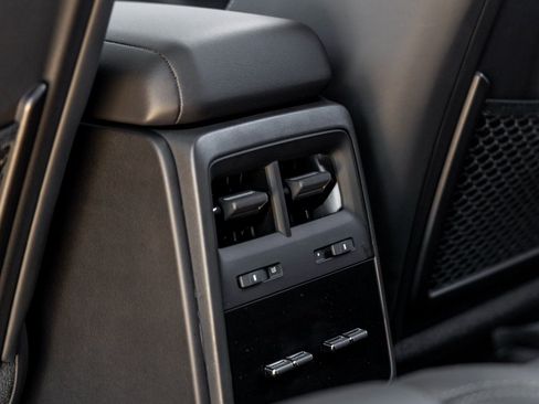 Certified 2025 Porsche Macan Electric image 35