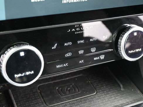 Used 2024 Jaguar F-PACE R-Dynamic S image 21