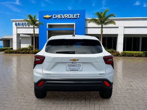 New 2026 Chevrolet Trax LS w/ LS Convenience Package FWD image 4