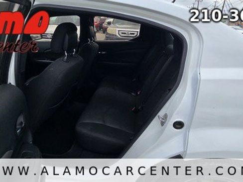 Used 2013 Dodge Avenger SE image 25