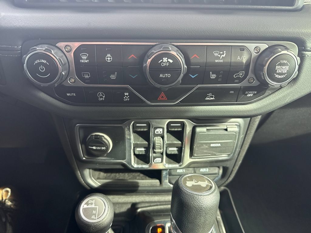 Used 2024 Jeep Wrangler Unlimited Sahara AWD/4WD image 21