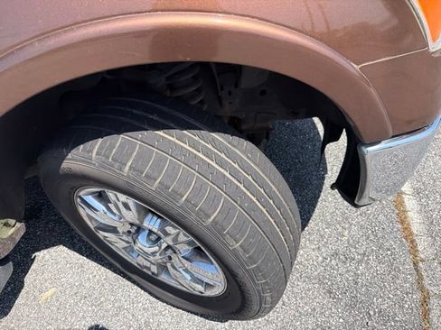 Used 2011 Ford F150 Lariat w/ Lariat Chrome Pkg RWD image 5
