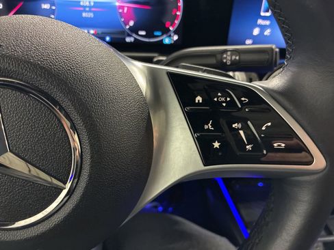 Used 2025 Mercedes-Benz GLB 250 4MATIC image 11