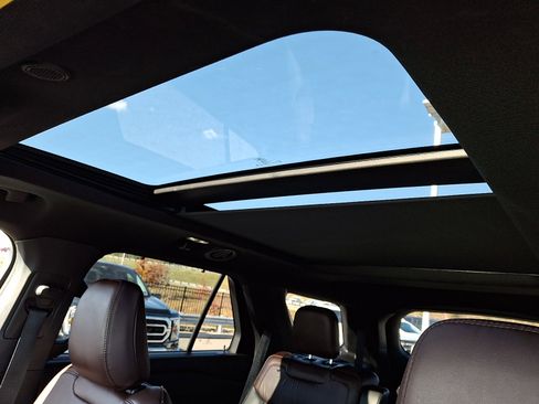 Certified 2022 Ford Explorer Platinum w/ Equipment Group 601A image 14