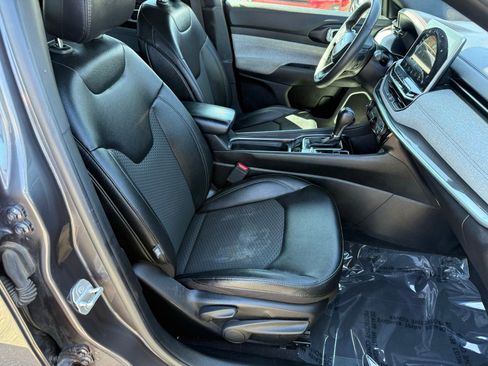 Used 2024 Jeep Compass Latitude image 30