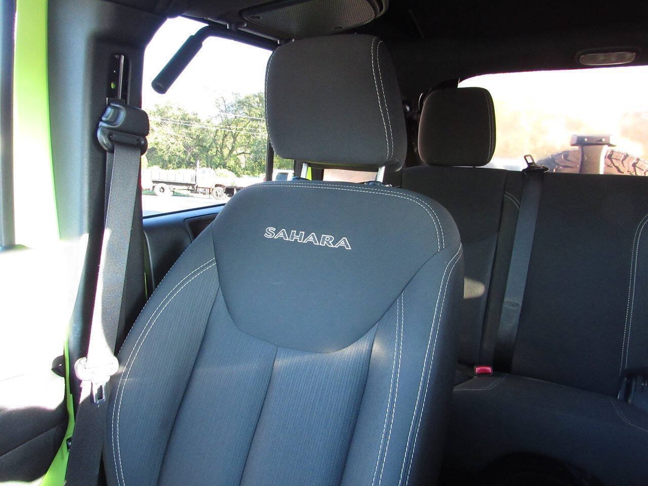 Used 2016 Jeep Wrangler Unlimited Sahara w/ Max Tow Package AWD/4WD image 30
