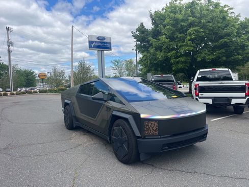 Used 2024 Tesla Cybertruck AWD Crew Cab image 3