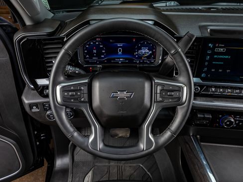 Used 2025 Chevrolet Silverado 2500 LTZ w/ LTZ Plus Package image 18