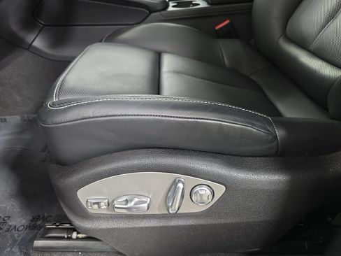 Certified 2025 Porsche Macan S AWD/4WD image 23