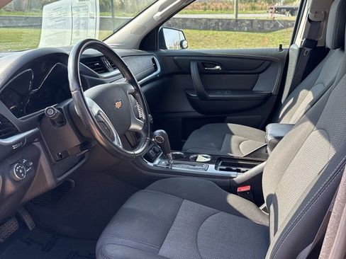 Used 2015 Chevrolet Traverse LT w/ Style and Technology Package image 10