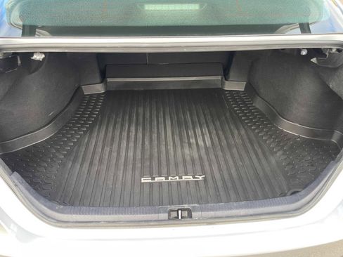 Used 2020 Toyota Camry LE image 9