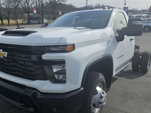 New 2026 Chevrolet Silverado 3500 W/T image 2