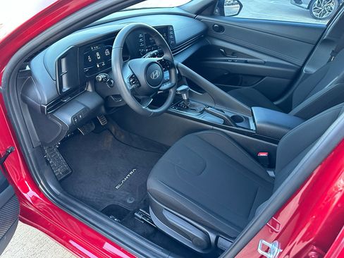Used 2025 Hyundai Elantra Sport image 11