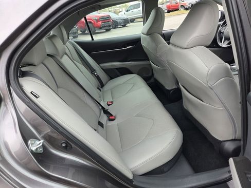 Used 2022 Toyota Camry XLE w/ Navigation Upgrade Package image 11