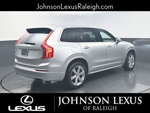 Used 2021 Volvo XC90 T5 Momentum w/ Climate Package image 9