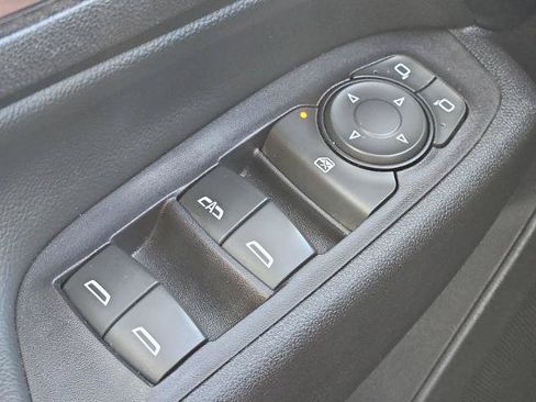 Used 2020 Chevrolet Equinox LT FWD image 21