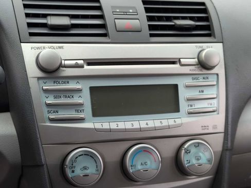 Used 2009 Toyota Camry FWD image 25