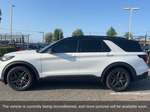 Used 2025 Ford Explorer ST RWD image 9