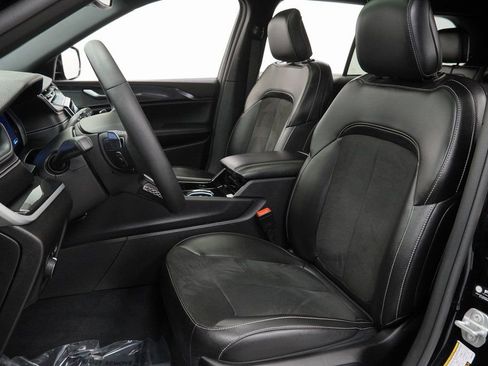 Certified 2023 Jeep Grand Cherokee Altitude image 15