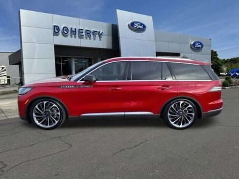 Used 2025 Lincoln Aviator Reserve w/ Equipment Group 201A AWD/4WD image 13